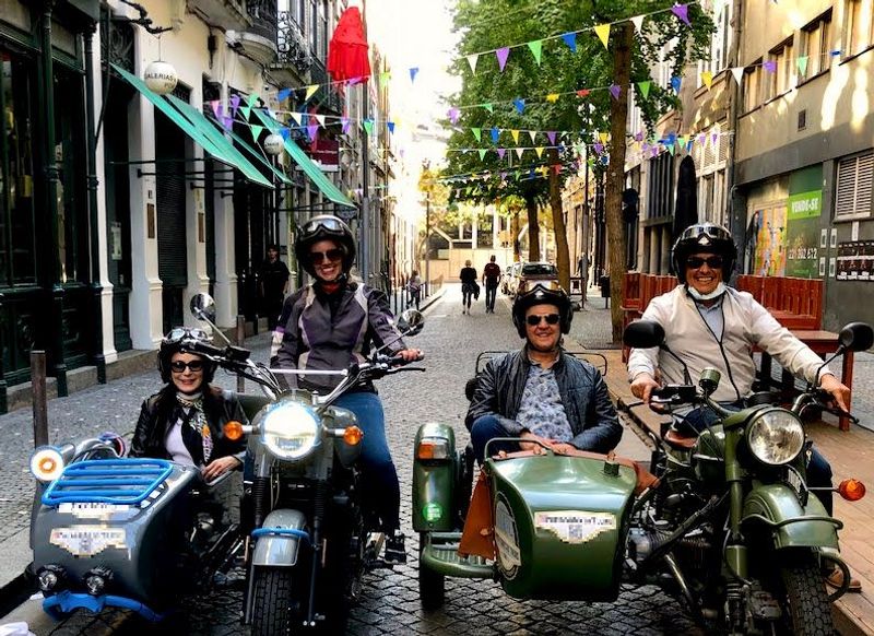 Porto Private Tour - Exploring Porto aboard two sidecars　