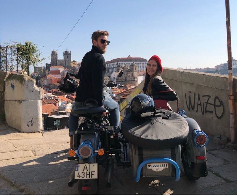 Porto Private Tour - Exploring narrow streets of Porto on a Porto　