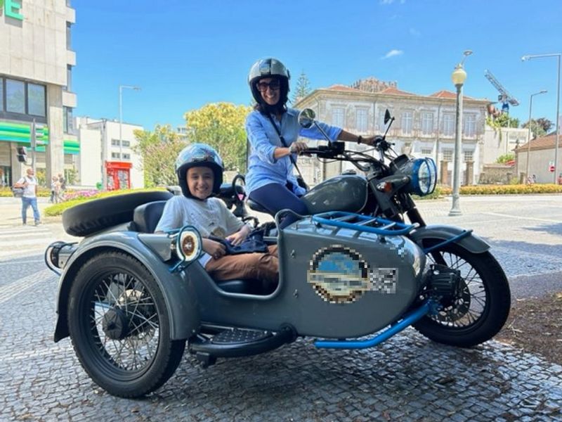 Porto Private Tour - Mother and son touring Porto on a sidecar　