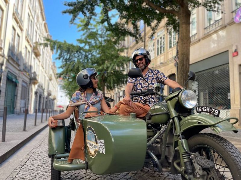 Porto Private Tour - Couple enjoying a sidecar tour of Porto　