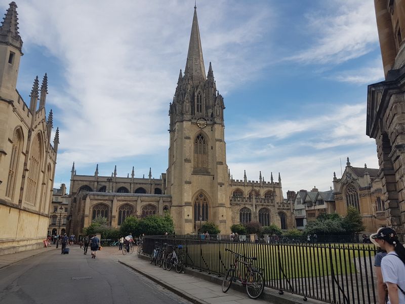 Oxford Private Tour - Radcliffe Square and St Mary's Church