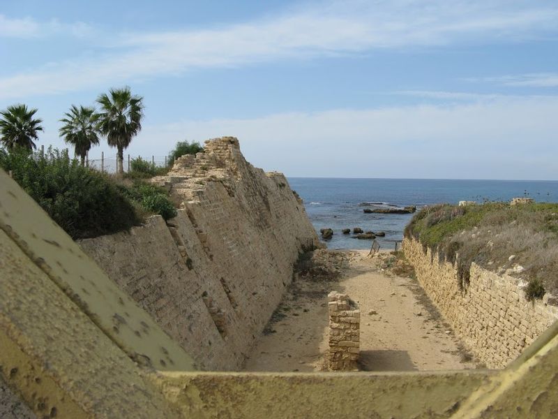 Caesarea Private Tour - Cruseder wall and moat