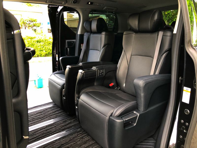 Yokohama Private Tour - Alphard interior space