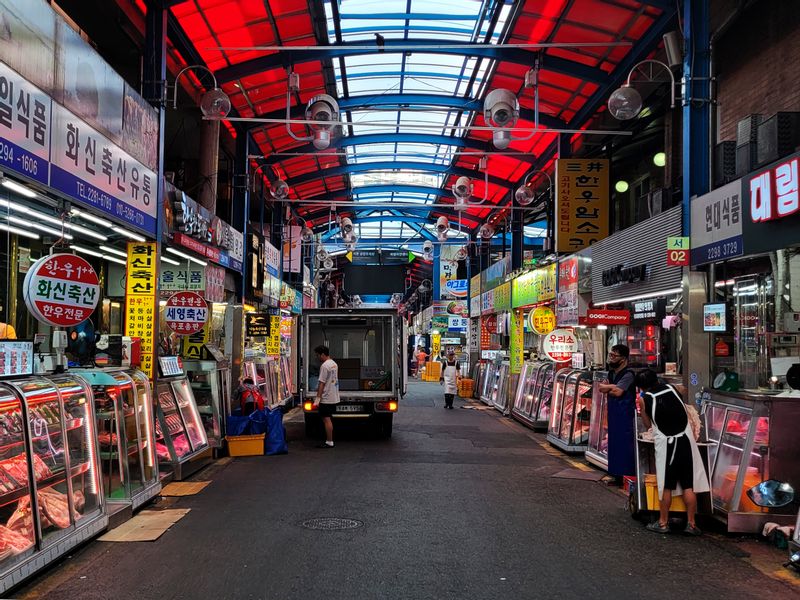 Seoul Private Tour - Majang Meat Market