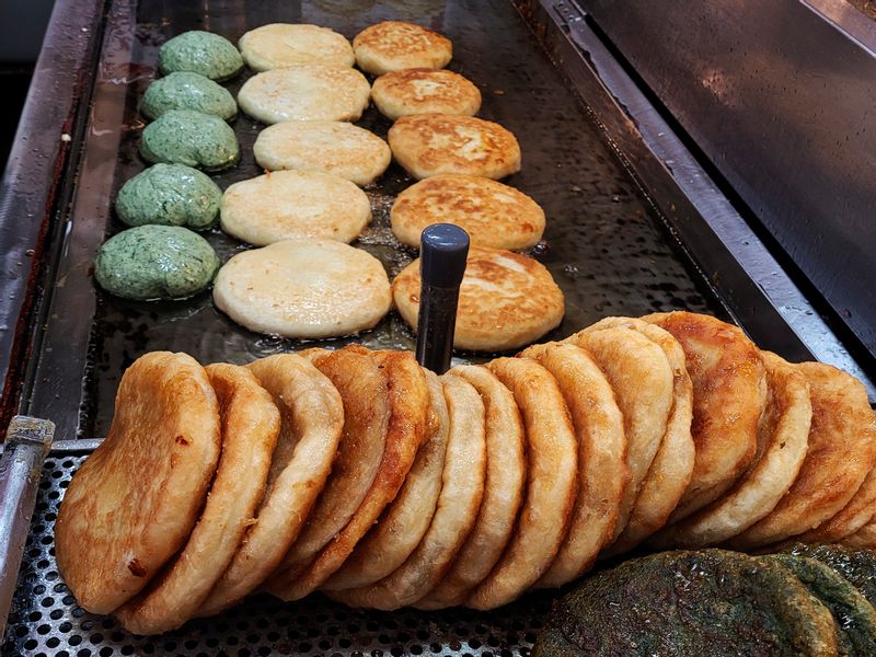 Seoul Private Tour - Gwangjang market - Sweet pancake