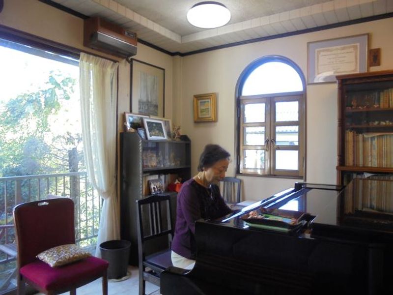 Gifu Private Tour - Mini-concert de piano ou de chants accompagnés au piano de deux tonalités japonaise et occidentale chez une pianiste.