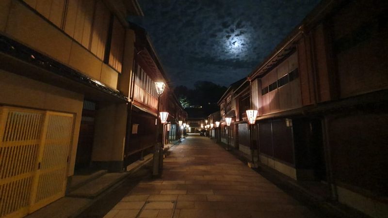 Kanazawa Private Tour - Geisha street at night