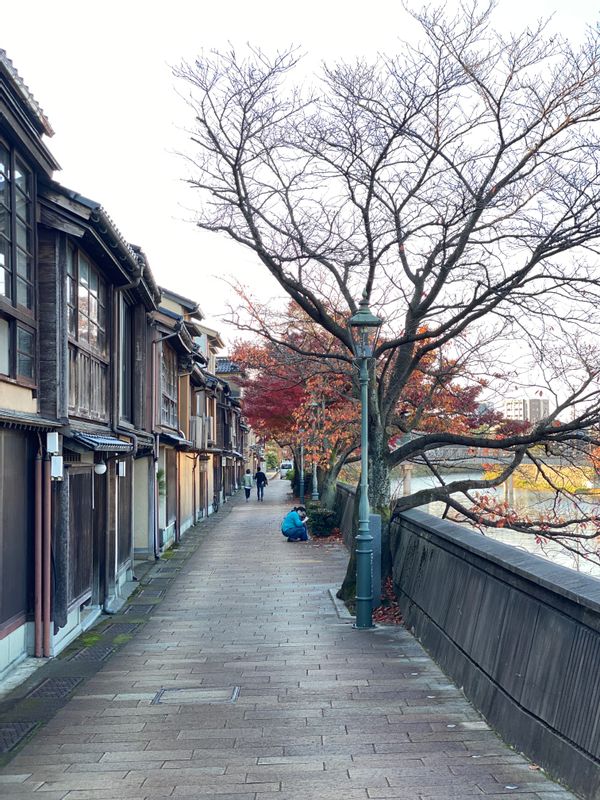 Kanazawa Private Tour - old street along the river