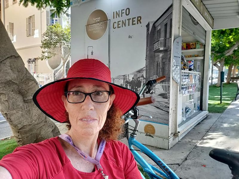 Tel Aviv Private Tour - Independance trail information booth