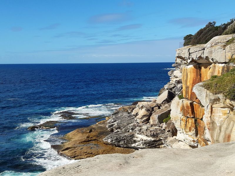 Sydney Private Tour - Rugged rocks and crashing waves