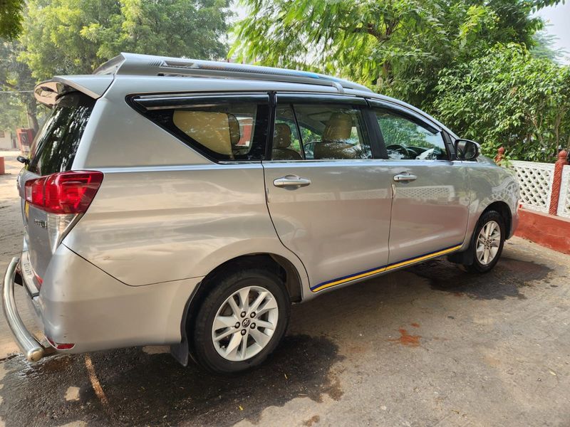 Delhi Private Tour - Toyota Crysta