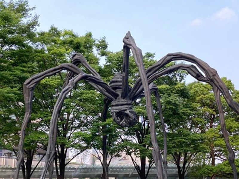 Tokyo Private Tour - Roppongi, an art city.  Aman, the symbol objects