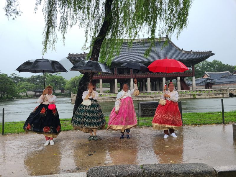 Seoul Private Tour - Gyeonghaeru Pavillion in Gyeongbokgung Palce