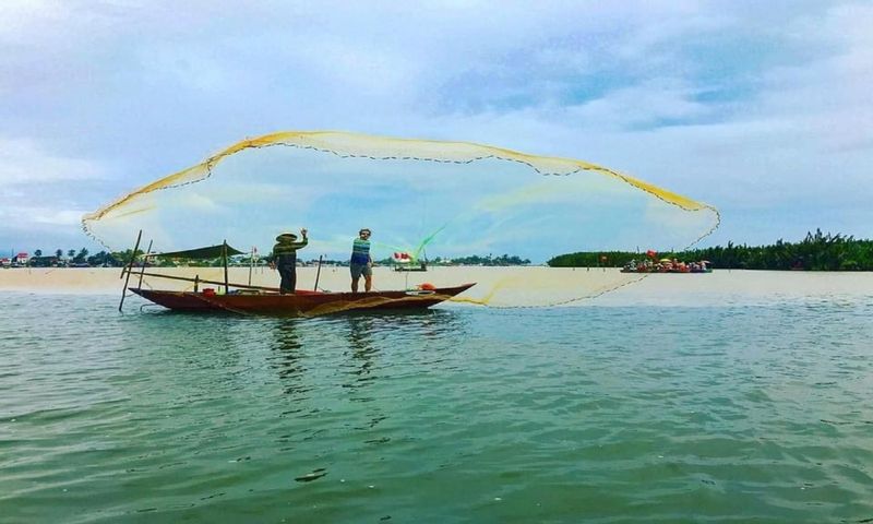 Hoi An Private Tour - Throwing net