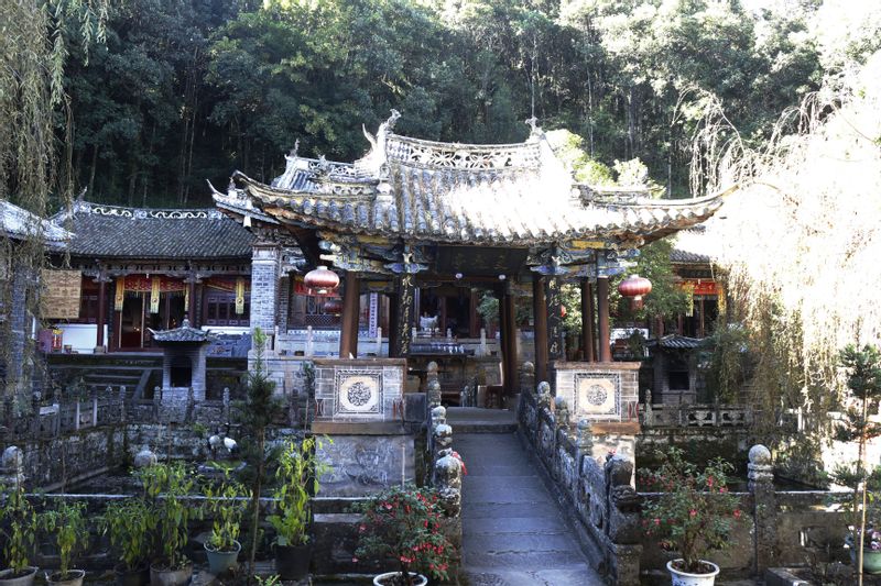 Dali Private Tour - Old building in Weibao mountain