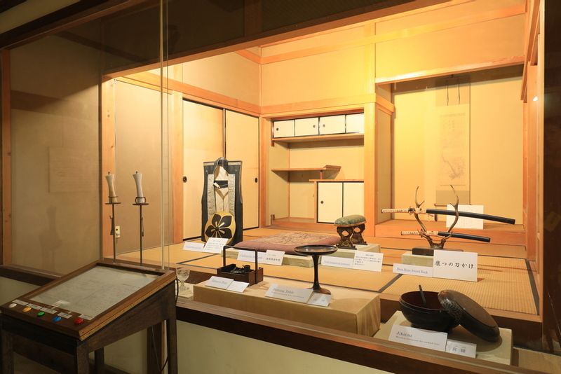 Gifu Private Tour - Pièce surélevée du Musée des Matériaux Historiques