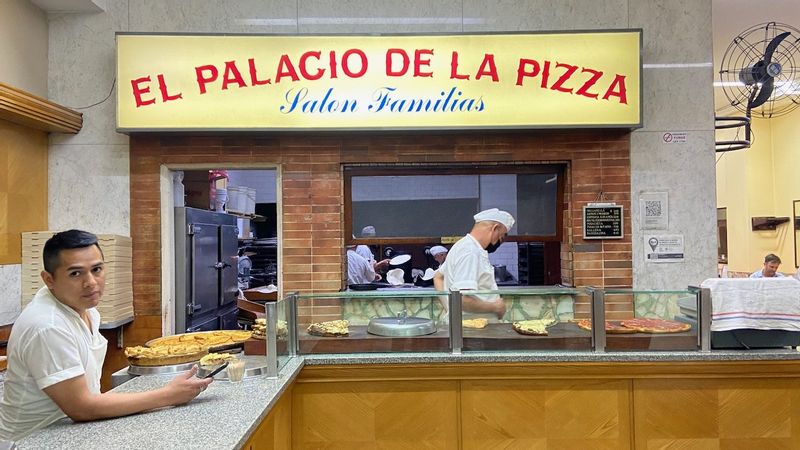 Buenos Aires Private Tour - El Palacio de la Pizza