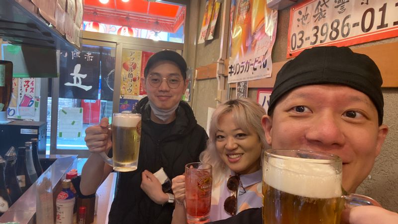 Tokyo Private Tour - Having a great time with foreigners at Izakaya