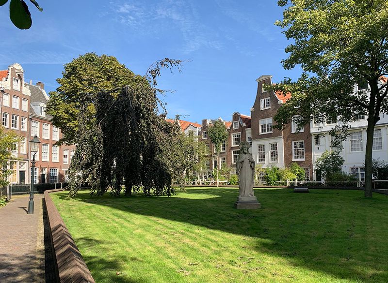 Amsterdam Private Tour - Beautiful courtyard