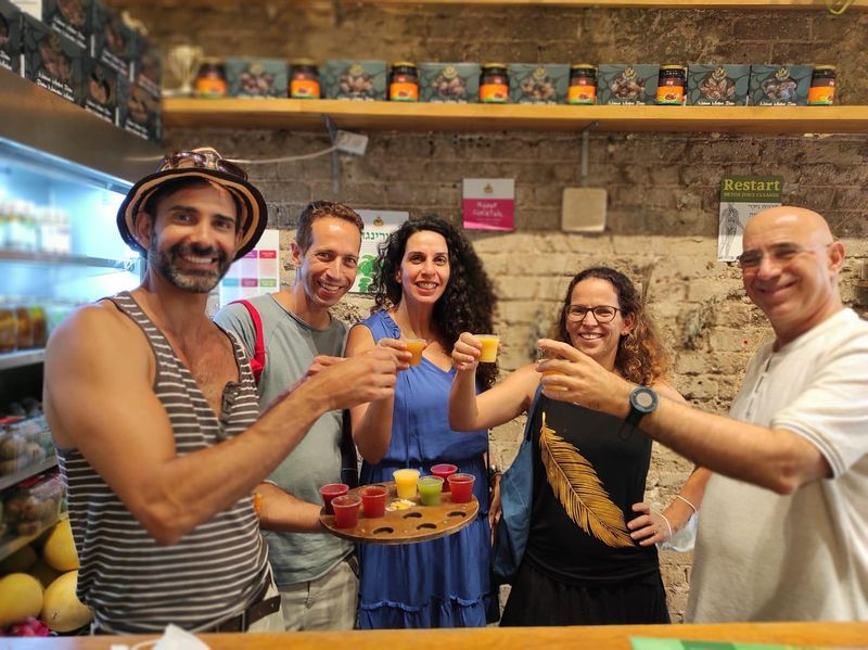 Tel Aviv Private Tour - Medicinal Juice tasting from a Yemenite tradition 