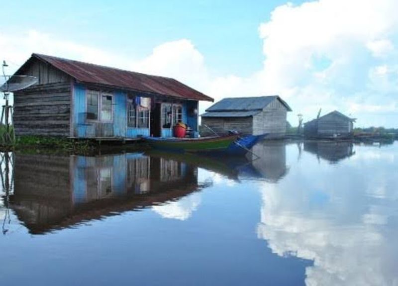 East Kalimantan Private Tour - Floating House 