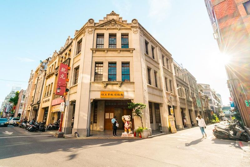 Taipei Private Tour - DaDaoCheng historical building