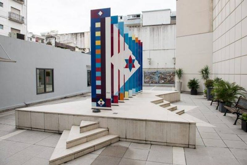 Buenos Aires Private Tour - Monumento de Yaacov Agam a las víctimas del ataque a AMIA