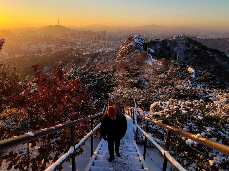 Seoul Private Tour - Inwangsan mountain