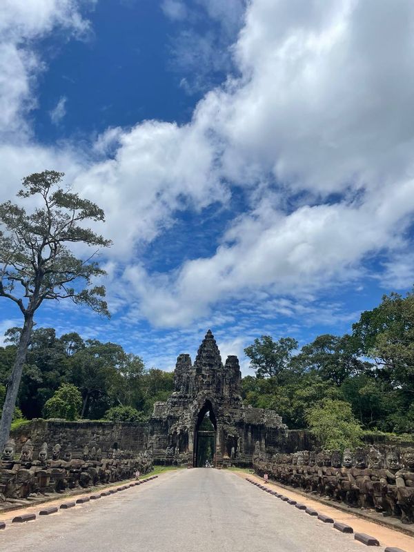 Siem Reap Private Tour - The gate of Angkor Thom city