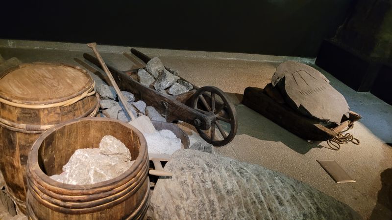 Krakow Private Tour - solt, lead and copper ore in Rynek Underground