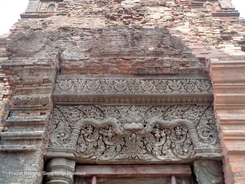 Siem Reap Private Tour - One of other wonderful lintel of Lo Lei temple