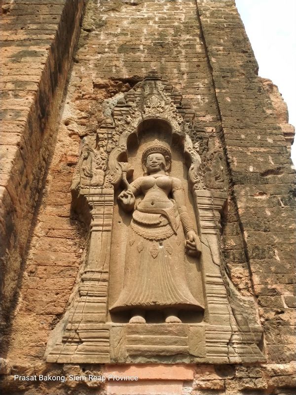 Siem Reap Private Tour - Lady guardian