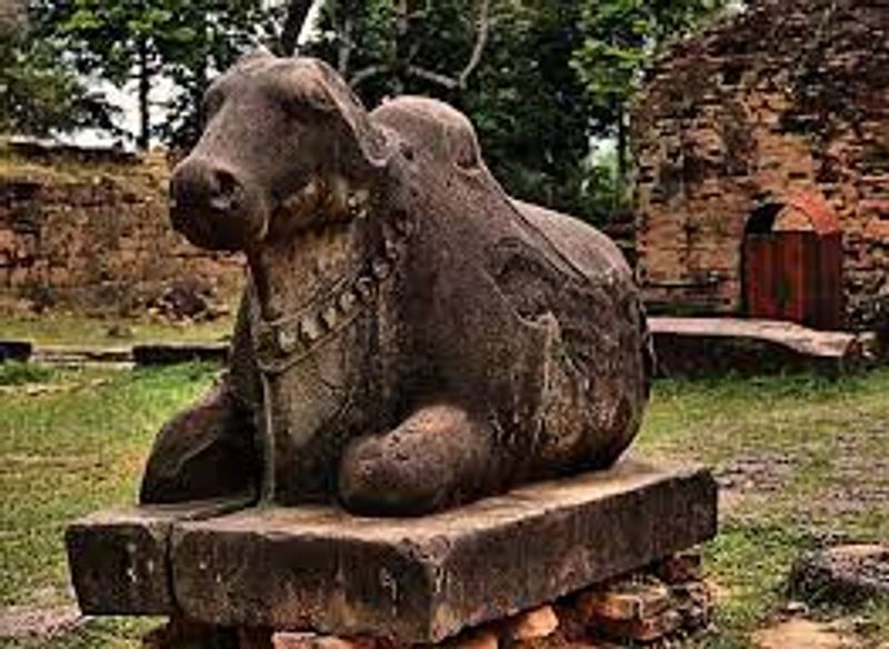 Siem Reap Private Tour - Sacred bull of Preah Ko temple