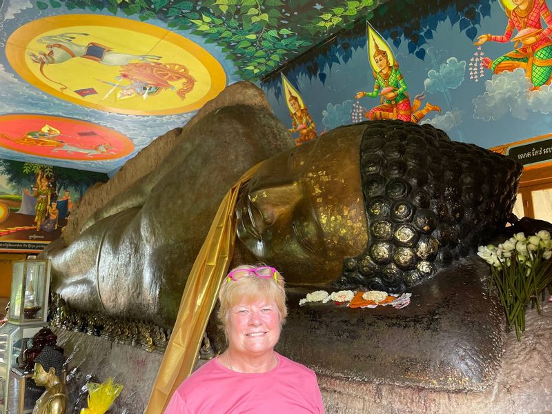 Siem Reap Private Tour - Large statue of Buddha