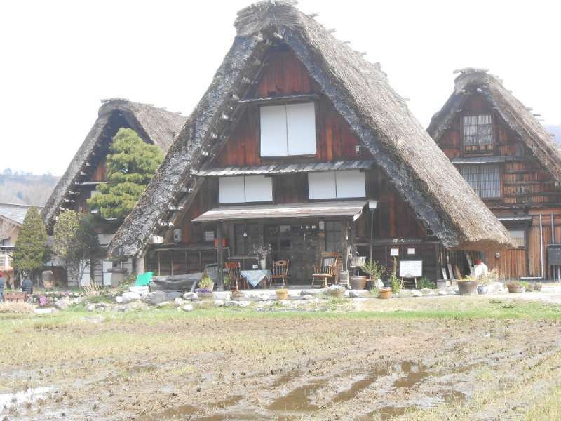 Shirakawago Private Tour - 3 Gassho farmhouses are line-up.