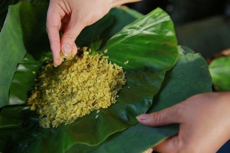 Hanoi Private Tour - "Com" green sticky rice 