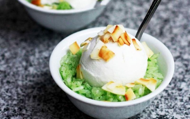 Hanoi Private Tour - Kem xoi- green sticky rice with ice-cream