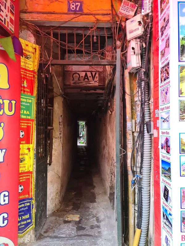 Hanoi Private Tour - Small lane in Hanoi