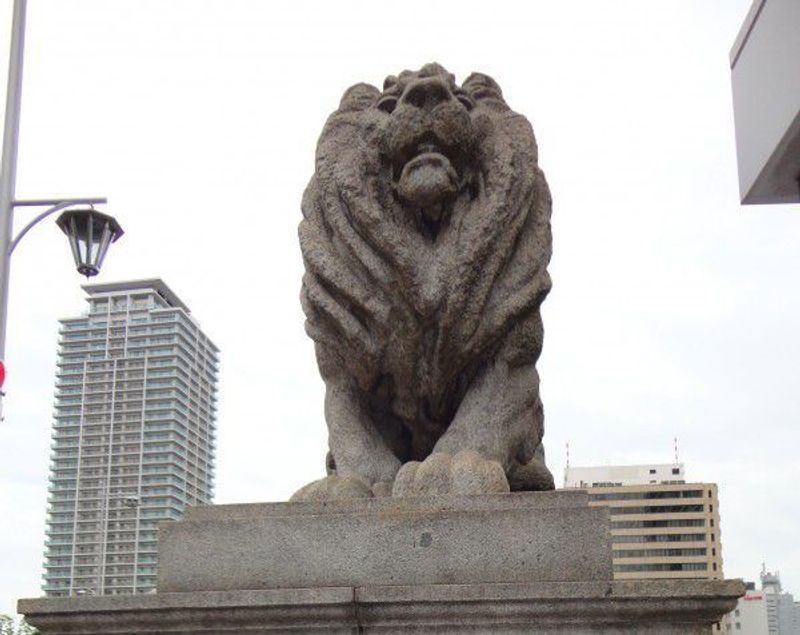 Osaka Private Tour - The statue of Lion on Naniwa bridge