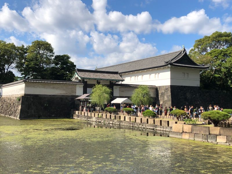 Tokyo Private Tour - Otemon Gate, Imperial Palce East Garden
The Otemon Gate used to be one of the main gates of the main castle keep of the former Edo Castle. Feudal lords were supposed to enter the main castle keep from the Otemon Gate and Kikyomon Gate. The Otemon Gate was also used by noblemen presenting thmselves to the Tokugawa shogun.