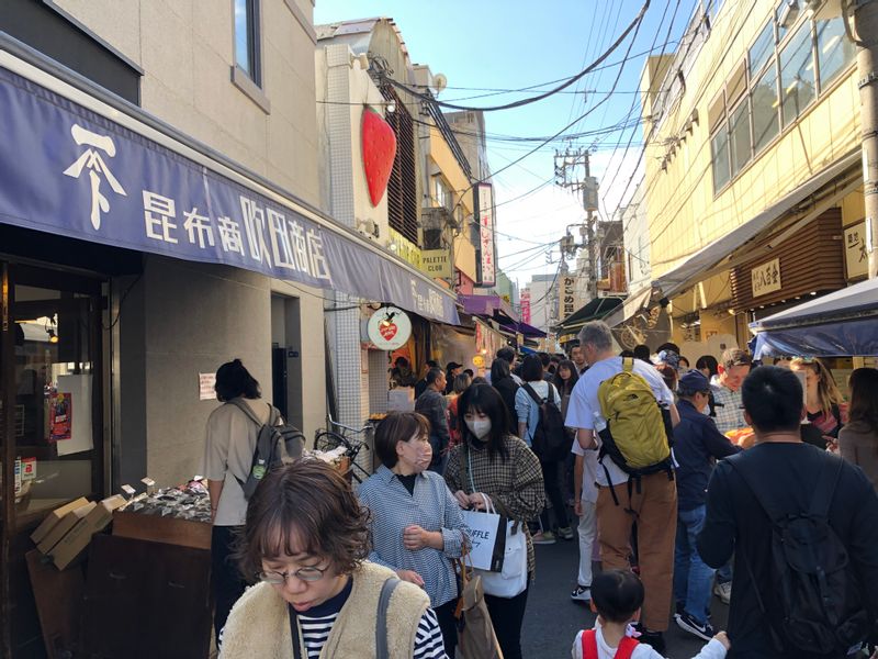 Tokyo Private Tour - Tsukiji Market 
As Japan enjoyed a major economic growth in 1980s, people all over the world became interested in the Japanese cuisine. Tsukiji Market has been attracting visitors from all around the globe. The Tokyo Central Wholesale Market, originally placed in Tsukiji  has moved to other area in Tokyo. Whatever happens to the circumstance about Tsukiji Market, it is and it will be the best marketplace for customers to buy fresh seafood, vegetables, and Japanese traditional food material.