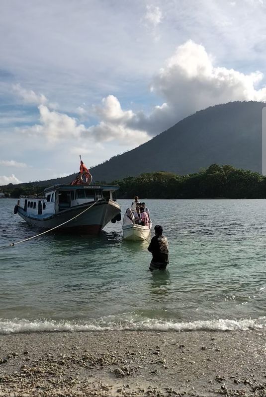 Jakarta Private Tour - waiting fo r sunset at Umang Umang Island