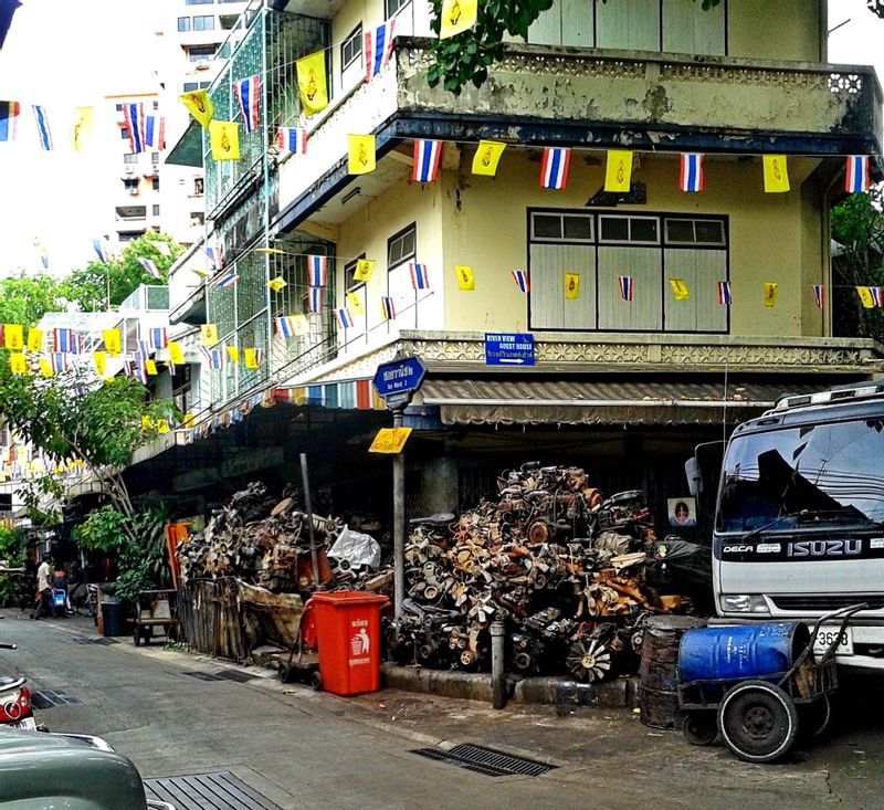 Bangkok Private Tour - Taladnoi' Used Engine Parts