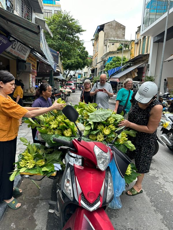 Hanoi Private Tour - Hang Be market