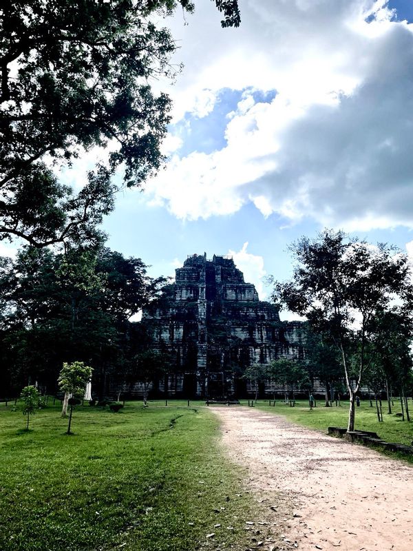 Siem Reap Private Tour - Seven level tower of Prasat Prang at Koh Ke