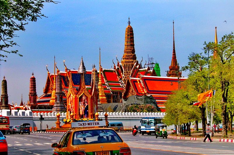 Bangkok Private Tour - The Grand Palace and The Emerald Buddha Temple