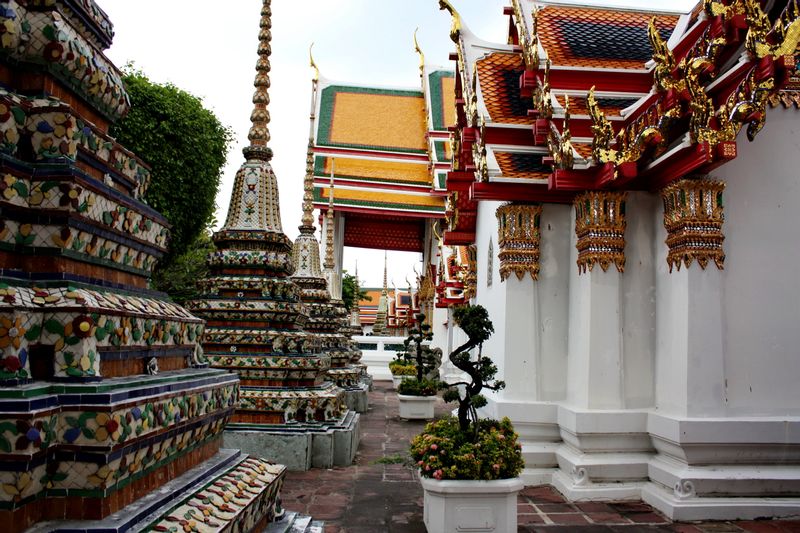 Bangkok Private Tour - The Reclining Buddha Temple (Wat Pho)