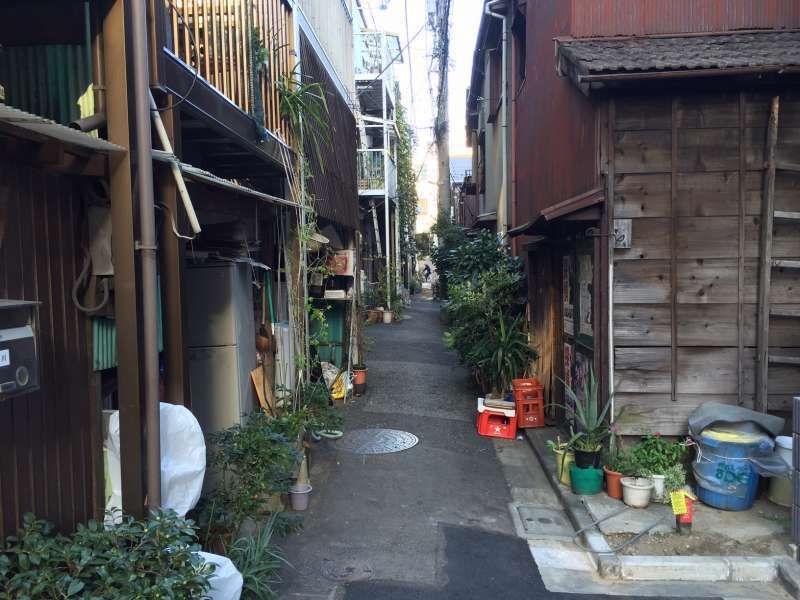 Tokyo Private Tour - A narrow street in Yanaka, where you can feel the atmosphere of good old days