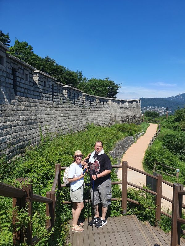 Seoul Private Tour - Citywall at Naksan, German trekkers by Hans