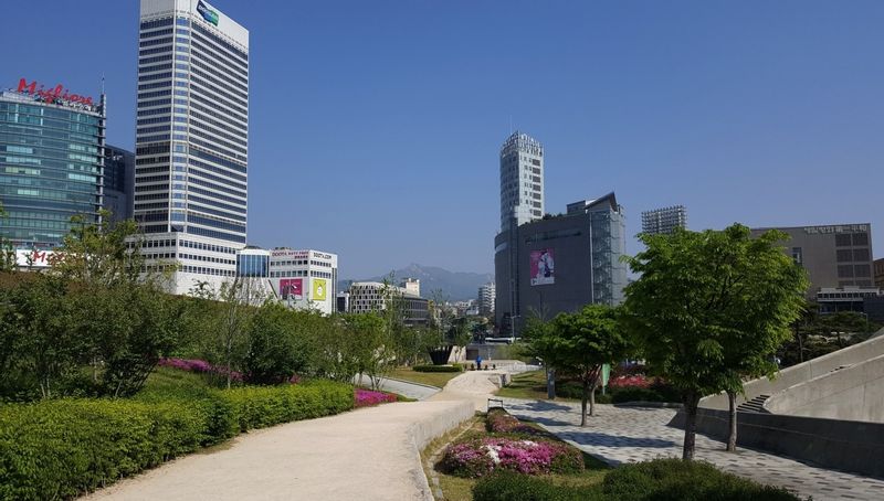 Seoul Private Tour - DDP area at Dongdaemun, photo by Hans